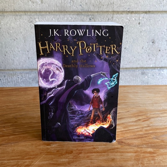 Harry Potter “and the Deathly Hallows” Softcover - Picture 1 of 7
